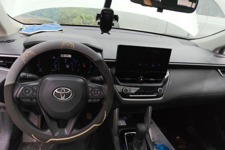 Used Toyota Corolla Cross 2023 2.0L Elite Edition Center Console