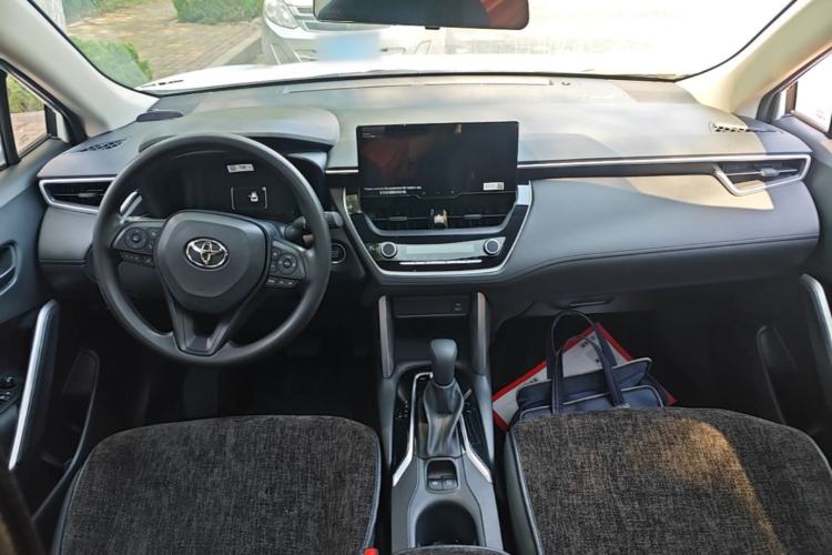 Used Toyota Corolla Cross 2023 2.0L Elite Edition Center Console