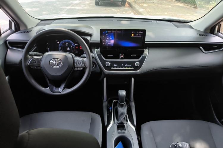 Used Toyota Corolla Cross 2023 2.0L Elite Edition Center Console