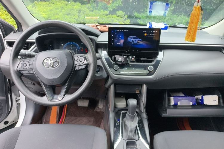 Used Toyota Corolla Cross 2023 2.0L Elite Edition Center Console