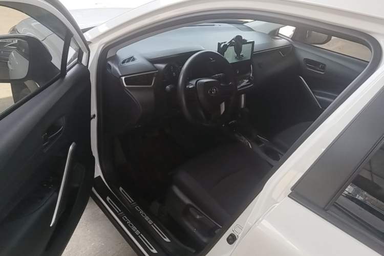 Used Toyota Corolla Cross 2023 Dual-Motor 2.0L Pioneer Edition Driver Seat