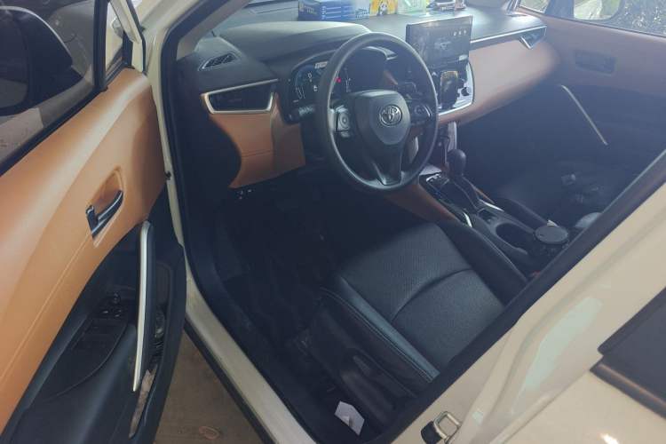 Used Toyota Corolla Cross 2023 Dual-Motor 2.0L Pioneer Edition Driver Seat