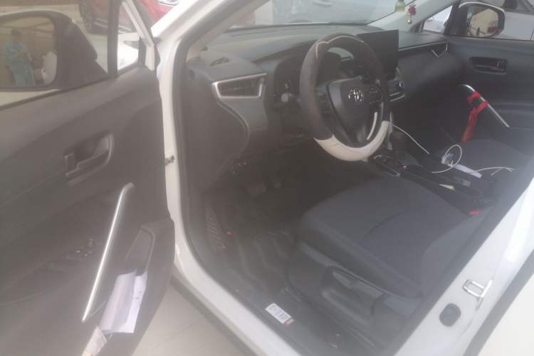 Used Toyota Corolla Cross 2023 Dual-Motor 2.0L Elite Edition Driver Seat