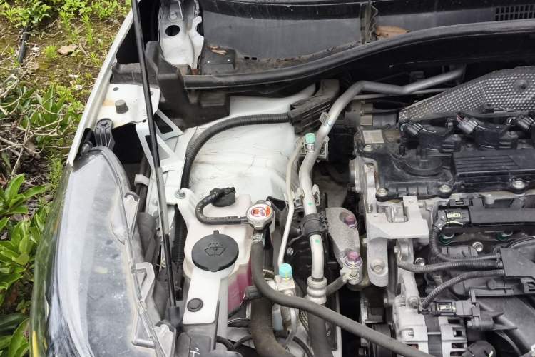 Used Toyota Corolla Cross 2023 2.0L Luxury Edition Engine Bay Right