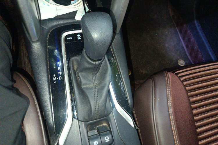 Used Toyota Corolla Cross 2023 2.0L Elite Edition Gear Lever