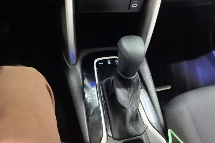 Used Toyota Corolla Cross 2023 2.0L Elite Edition Gear Lever