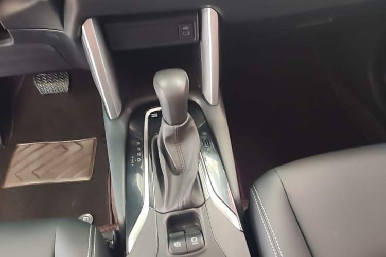 Used Toyota Corolla Cross 2023 Dual-Motor 2.0L Pioneer Edition Gear Lever