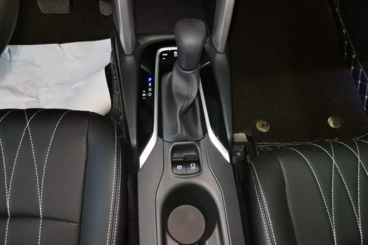 Used Toyota Corolla Cross 2023 2.0L Elite Edition Gear Lever