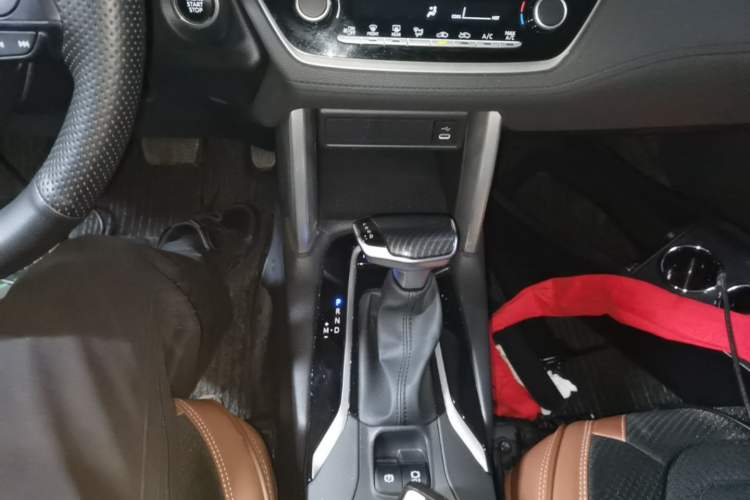 Used Toyota Corolla Cross 2023 2.0L Elite Edition Gear Lever
