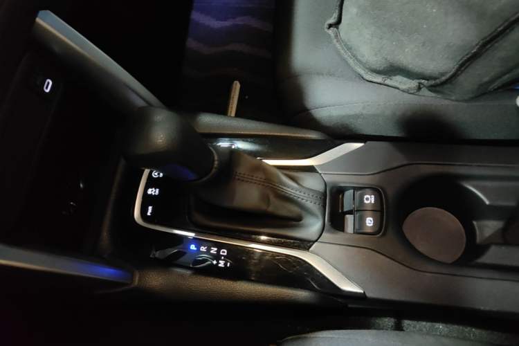 Used Toyota Corolla Cross 2023 2.0L Elite Edition Gear Lever