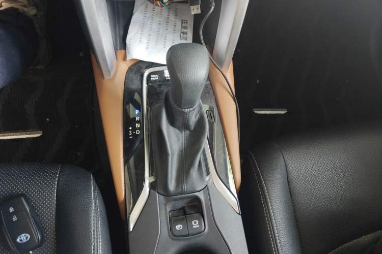 Used Toyota Corolla Cross 2023 Dual-Motor 2.0L Pioneer Edition Gear Lever