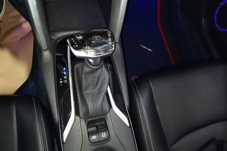 Used Toyota Corolla Cross 2023 2.0L Elite Edition Gear Lever