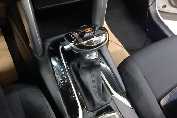 Used Toyota Corolla Cross 2023 2.0L Elite Edition Gear Lever