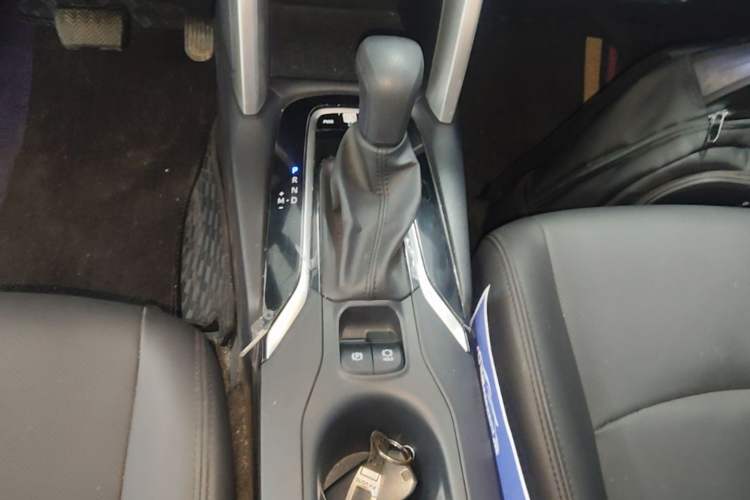 Used Toyota Corolla Cross 2023 2.0L Elite Edition Gear Lever