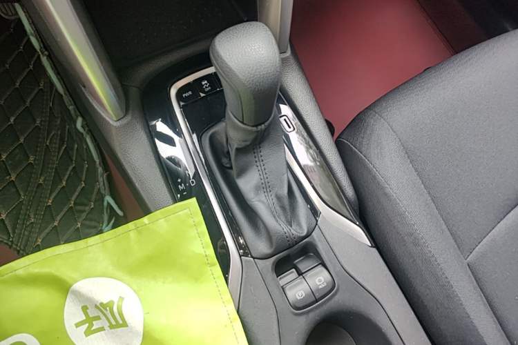 Used Toyota Corolla Cross 2023 2.0L Elite Edition Gear Lever