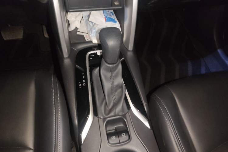 Used Toyota Corolla Cross 2023 2.0L Elite Edition Gear Lever
