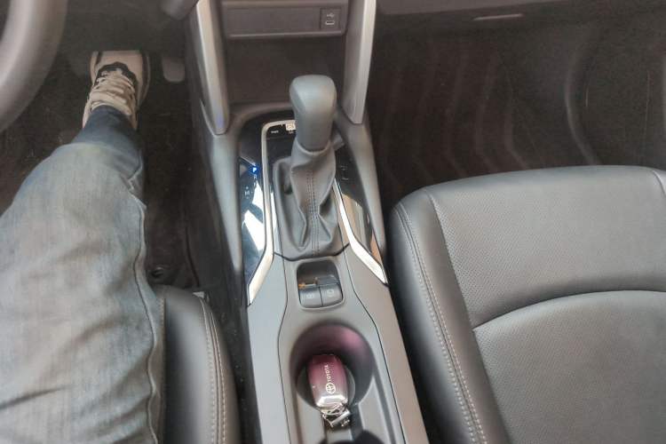 Used Toyota Corolla Cross 2023 2.0L Elite Edition Gear Lever