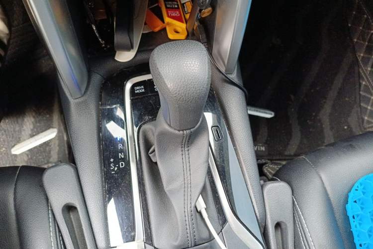Used Toyota Corolla Cross 2023 Dual-Motor 2.0L Pioneer Edition Gear Lever