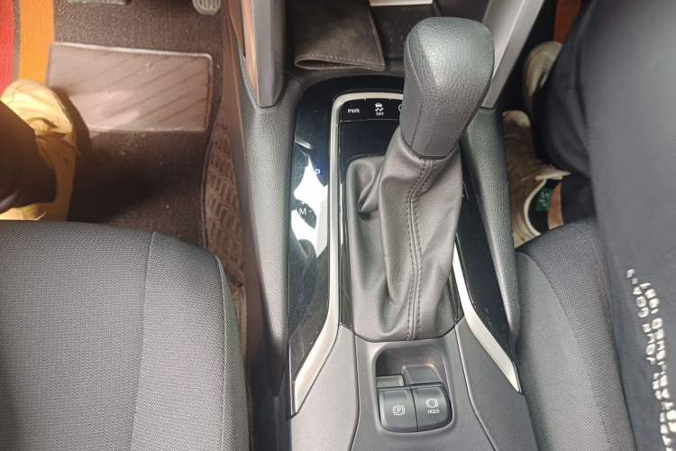 Used Toyota Corolla Cross 2023 2.0L Elite Edition Gear Lever