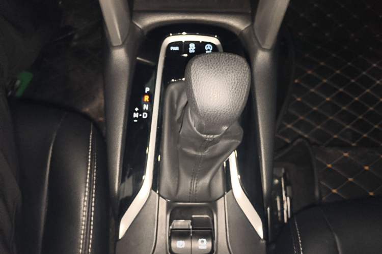 Used Toyota Corolla Cross 2023 2.0L Elite Edition Gear Lever