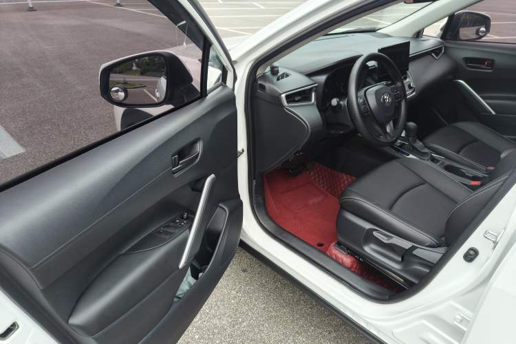 Used Toyota Corolla Cross 2023 Dual-Motor 2.0L Elite Edition Interior 3