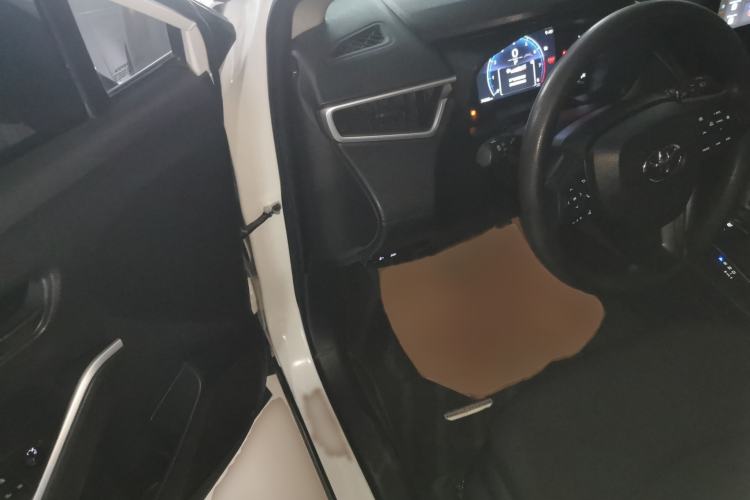 Used Toyota Corolla Cross 2023 Dual-Motor 2.0L Pioneer Edition Interior 3