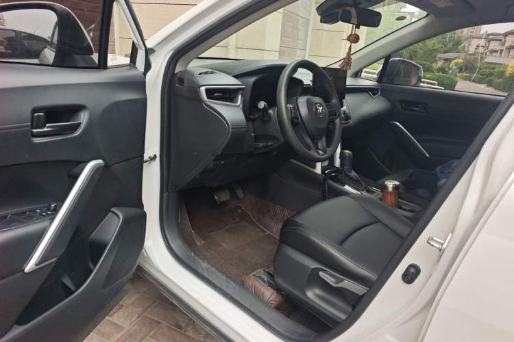 Used Toyota Corolla Cross 2023 2.0L Pioneer Edition Interior 3