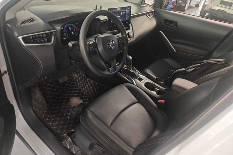Used Toyota Corolla Cross 2023 2.0L Pioneer Edition Left Front Seat