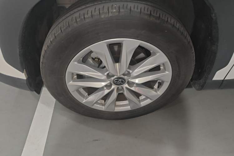 Used Toyota Corolla Cross 2023 2.0L Pioneer Edition Left Front Wheel Hub