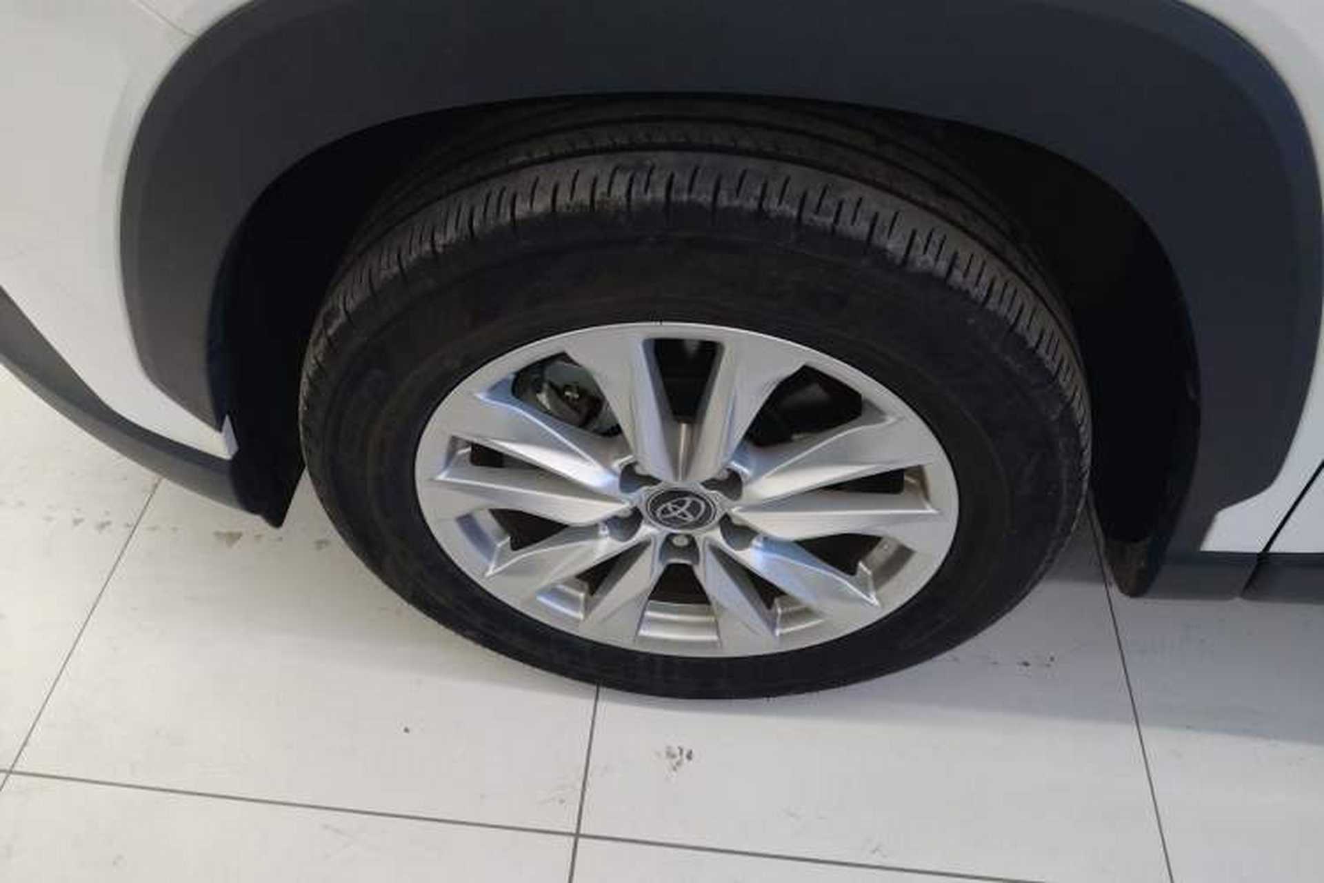 Used Toyota Corolla Cross 2023 2.0L Pioneer Edition Left Front Wheel Hub