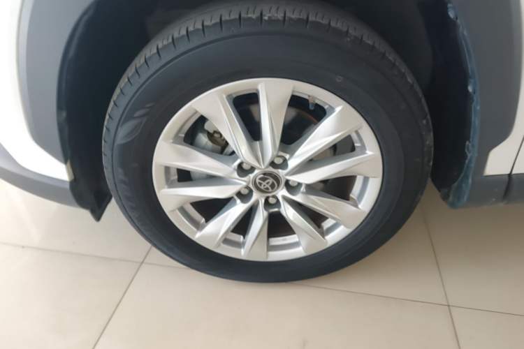 Used Toyota Corolla Cross 2023 2.0L Pioneer Edition Left Front Wheel Hub