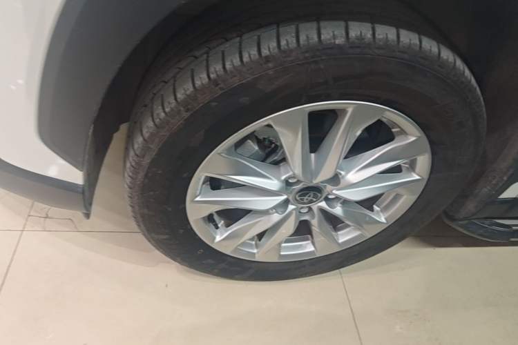 Used Toyota Corolla Cross 2023 2.0L Elite Edition Left Front Wheel Hub
