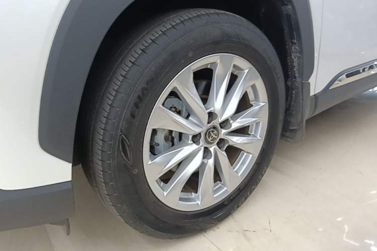 Used Toyota Corolla Cross 2023 2.0L Elite Edition Left Front Wheel Hub