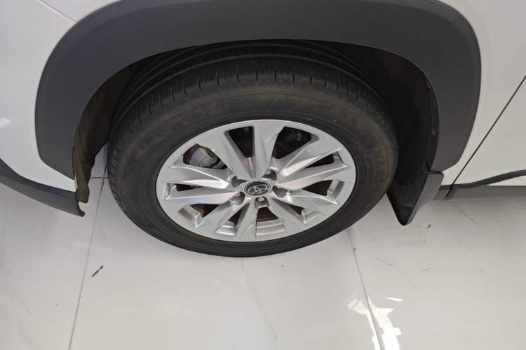 Used Toyota Corolla Cross 2023 2.0L Pioneer Edition Left Front Wheel Hub