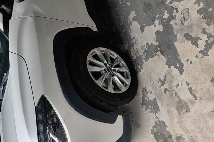 Used Toyota Corolla Cross 2023 2.0L Elite Edition Left Front Wheel Hub