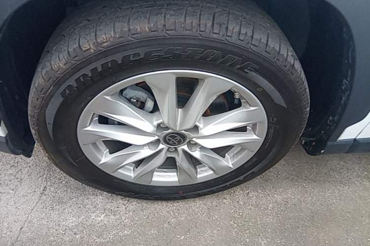 Used Toyota Corolla Cross 2023 2.0L Pioneer Edition Left Front Wheel Hub