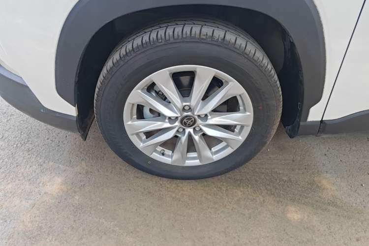 Used Toyota Corolla Cross 2023 2.0L Elite Edition Left Front Wheel Hub