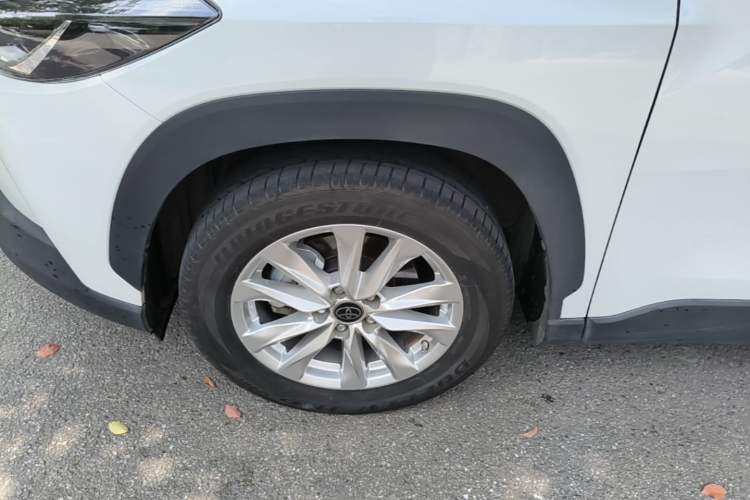 Used Toyota Corolla Cross 2023 2.0L Elite Edition Left Front Wheel Hub