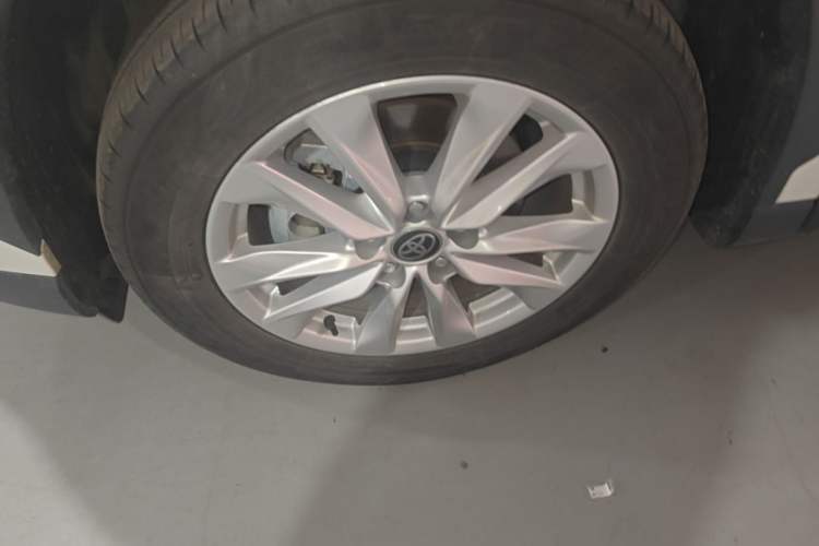 Used Toyota Corolla Cross 2023 2.0L Pioneer Edition Left Front Wheel Hub