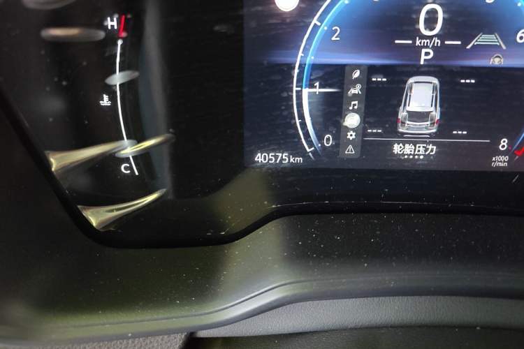 Used Toyota Corolla Cross 2023 2.0L Pioneer Edition Odometer Close Up