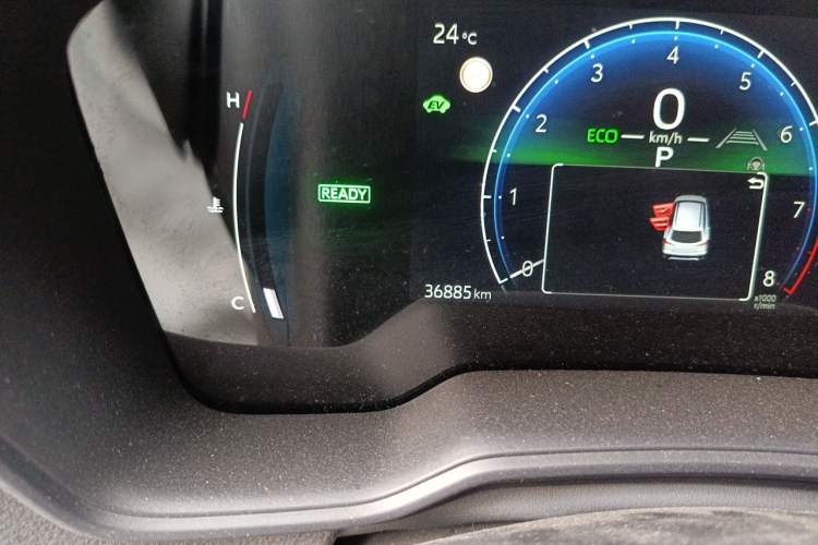 Used Toyota Corolla Cross 2023 Dual-Motor 2.0L Pioneer Edition Odometer Close Up