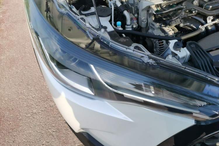 Used Toyota Corolla Cross 2023 2.0L Pioneer Edition Right Front Headlight