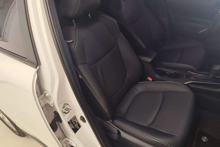 Used Toyota Corolla Cross 2023 Dual-Motor 2.0L Pioneer Edition Right Front Seat