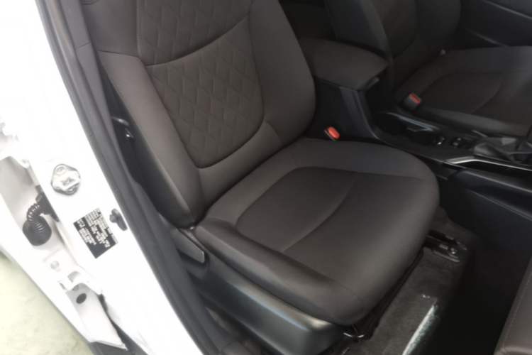 Used Toyota Corolla Cross 2023 Dual-Motor 2.0L Pioneer Edition Right Front Seat