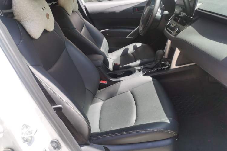 Used Toyota Corolla Cross 2023 Dual-Motor 2.0L Elite Edition Right Front Seat