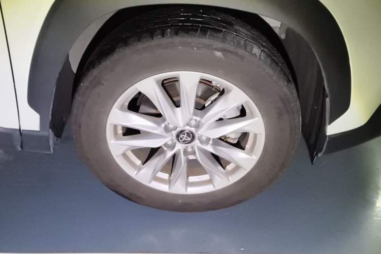Used Toyota Corolla Cross 2023 2.0L Pioneer Edition Right Front Wheel Hub