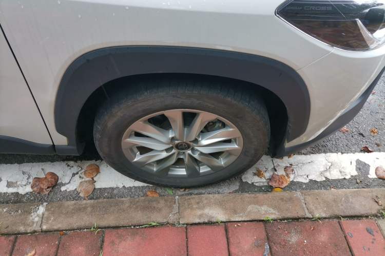 Used Toyota Corolla Cross 2023 2.0L Elite Edition Right Front Wheel Hub