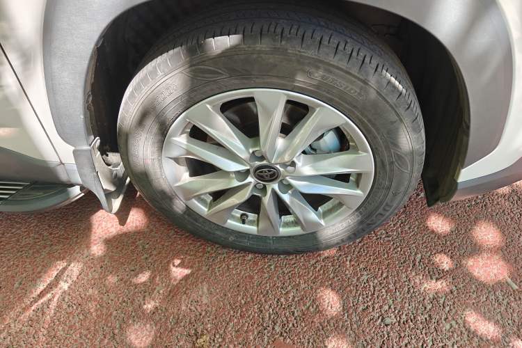 Used Toyota Corolla Cross 2023 2.0L Pioneer Edition Right Front Wheel Hub