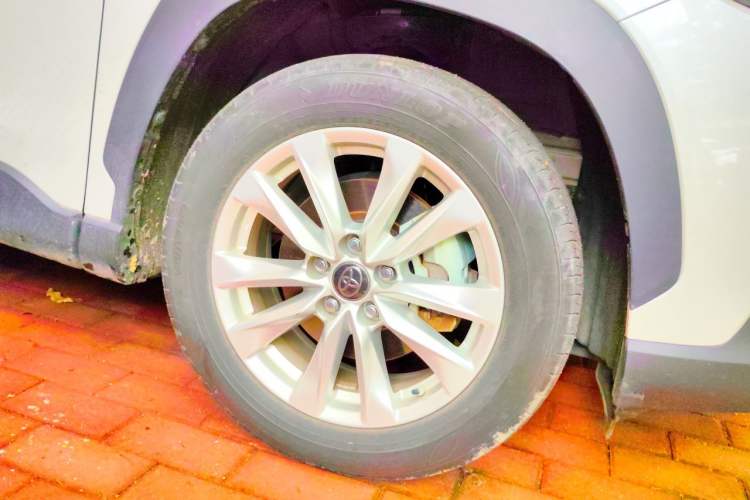 Used Toyota Corolla Cross 2023 Dual-Motor 2.0L Elite Edition Right Front Wheel Hub