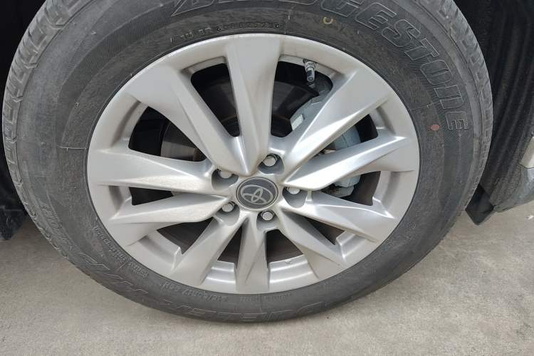 Used Toyota Corolla Cross 2023 2.0L Elite Edition Right Front Wheel Hub
